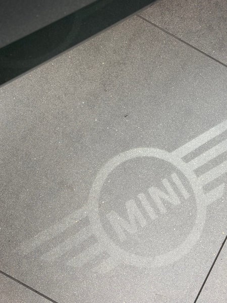 2025 MINI Hatch Cooper SE 3Door Favoured image 3