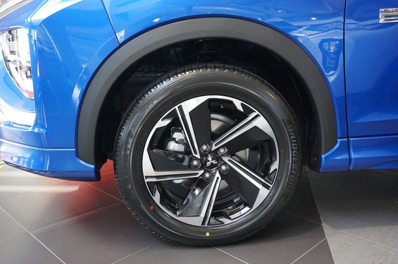 2025 Mitsubishi Eclipse Cross PHEV VRX 2.4L 4wd image 2