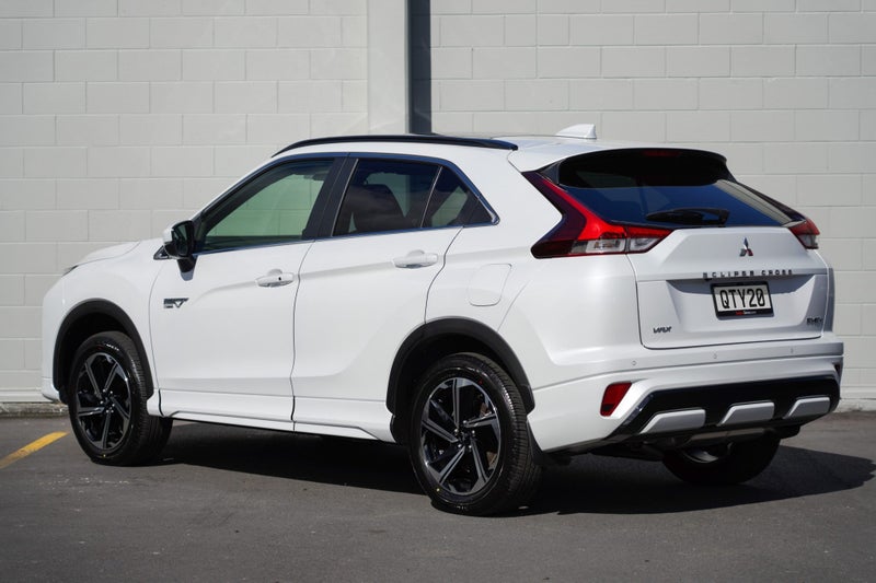 2025 Mitsubishi Eclipse Cross PHEV VRX 4WD image 2