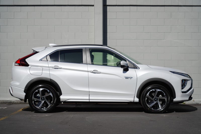 2025 Mitsubishi Eclipse Cross PHEV VRX 4WD image 3