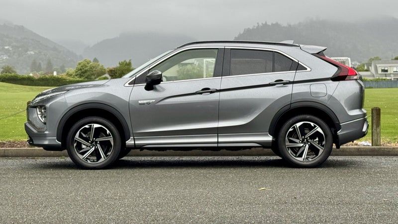 2025 Mitsubishi Eclipse Cross PHEV VRX 4WD image 5