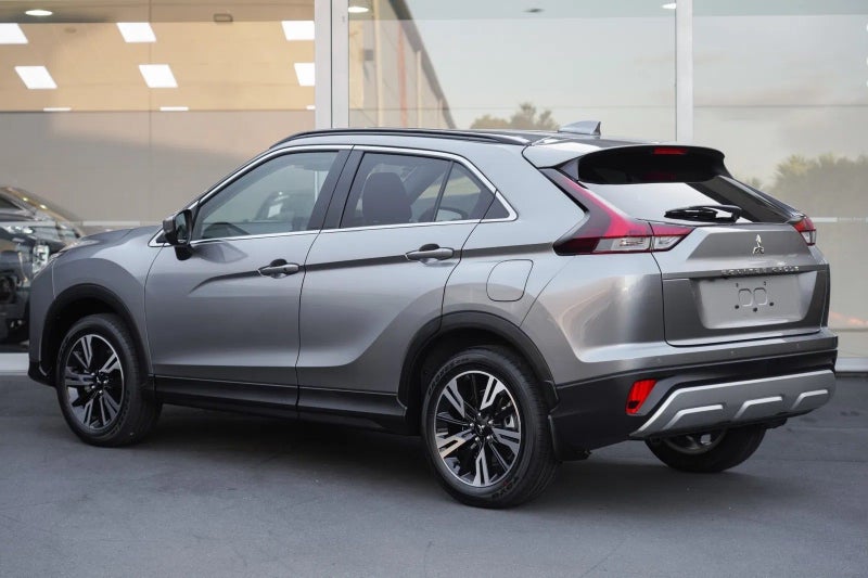 2025 Mitsubishi Eclipse Cross PHEV VRX 4WD image 2