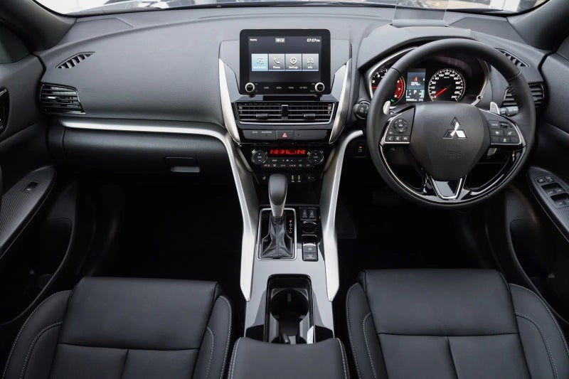 2025 Mitsubishi Eclipse Cross PHEV VRX 4WD image 3