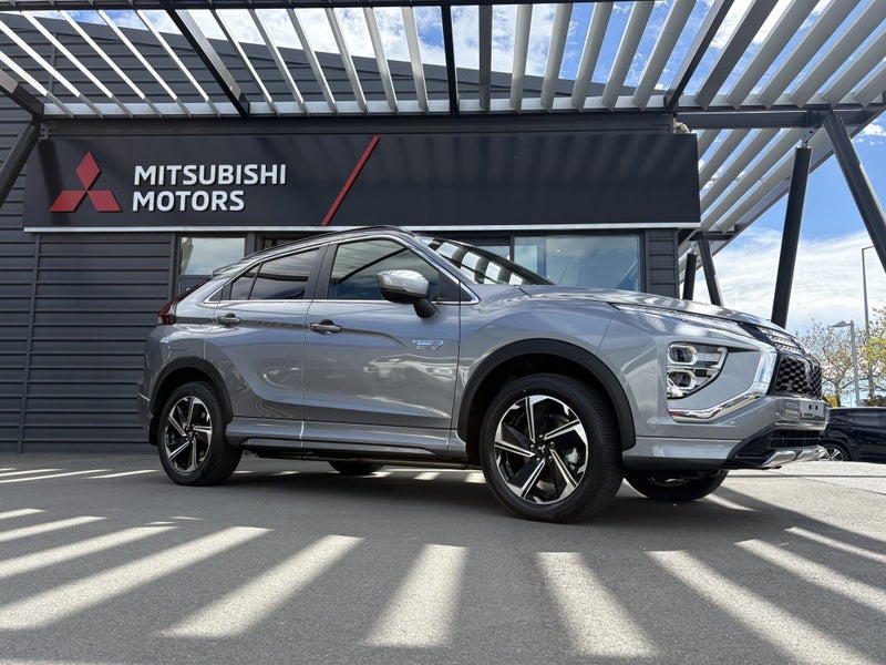 2025 Mitsubishi Eclipse Cross PHEV VRX S-AWC 2.4L image 3