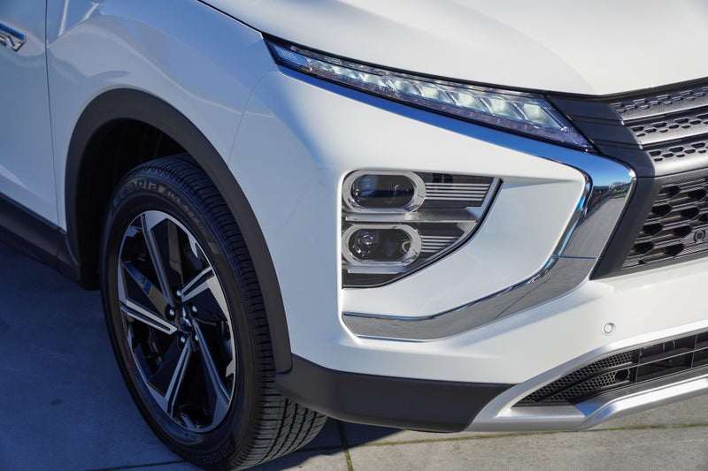2025 Mitsubishi Eclipse Cross PHEV XLS 4WD image 2