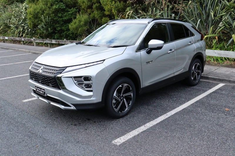 2025 Mitsubishi Eclipse Cross PHEV XLS 4WD image 4