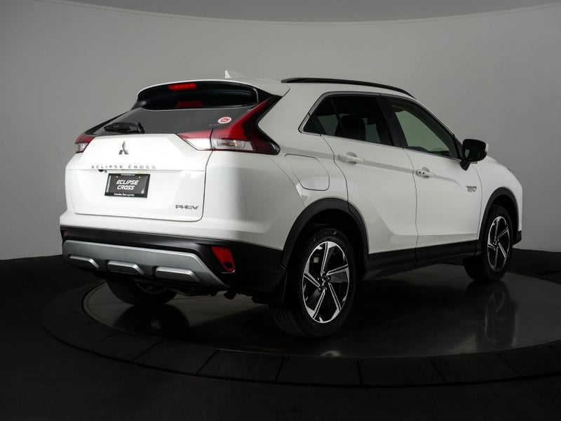 2025 Mitsubishi Eclipse Cross PHEV XLS 4WD image 4