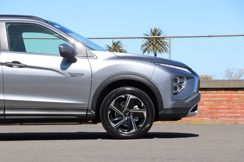 2025 Mitsubishi Eclipse Cross PHEV XLS 4WD (S-AWC) image 4