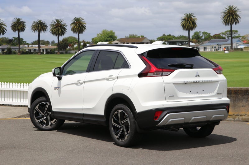 2025 Mitsubishi Eclipse Cross PHEV XLS image 2