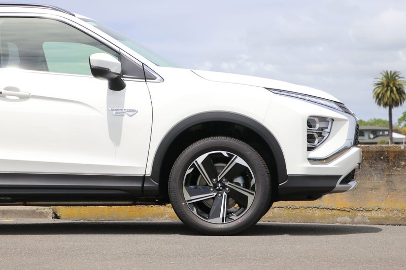 2025 Mitsubishi Eclipse Cross PHEV XLS image 4