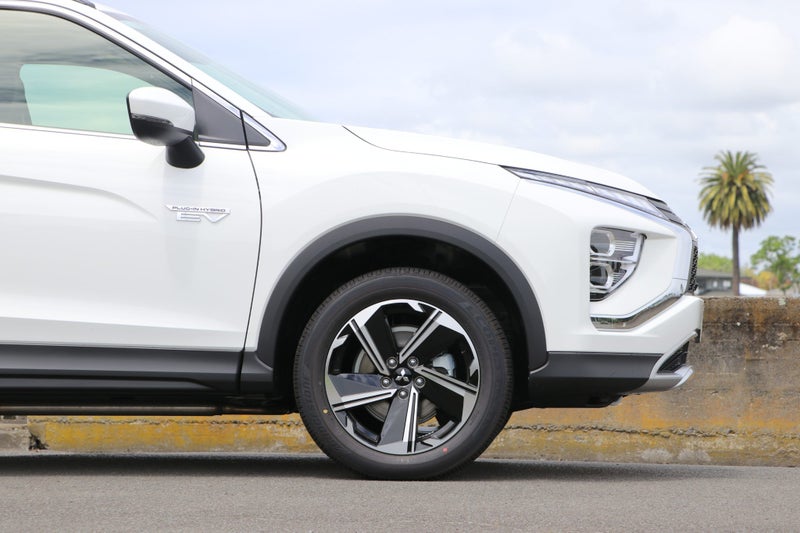 2025 Mitsubishi Eclipse Cross PHEV XLS image 5