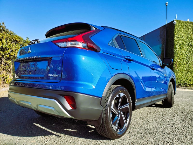 2025 Mitsubishi Eclipse Cross PHEV XLS AWD - IN... image 3