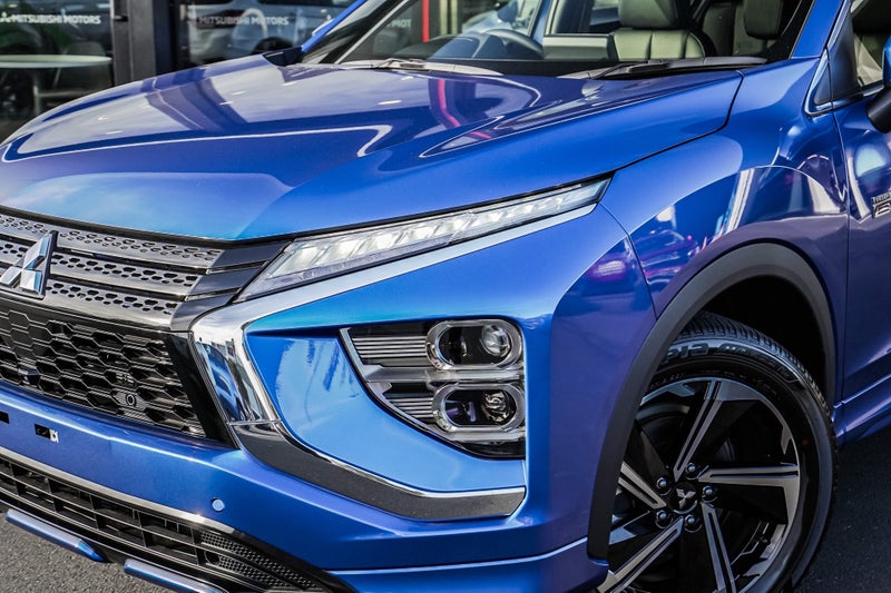 2025 Mitsubishi Eclipse Cross VRX 4WD PHEV image 3