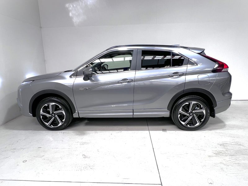 2025 Mitsubishi Eclipse Cross VRX PHEV 2.4 4WD... image 4