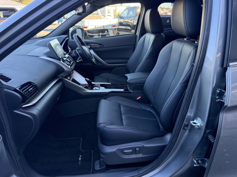 2025 Mitsubishi Eclipse Cross VRX PHEV 4WD image 3