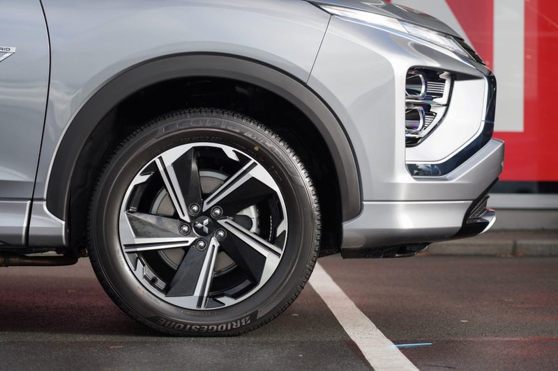 2025 Mitsubishi Eclipse Cross VRX PHEV 4WD SUV... image 5
