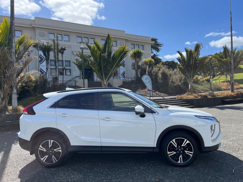 2025 Mitsubishi Eclipse Cross XLS image 3