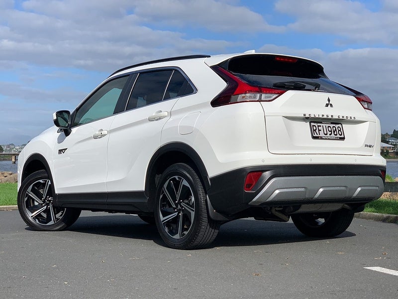 2025 Mitsubishi Eclipse Cross XLS PHEV Hybrid 4WD image 2
