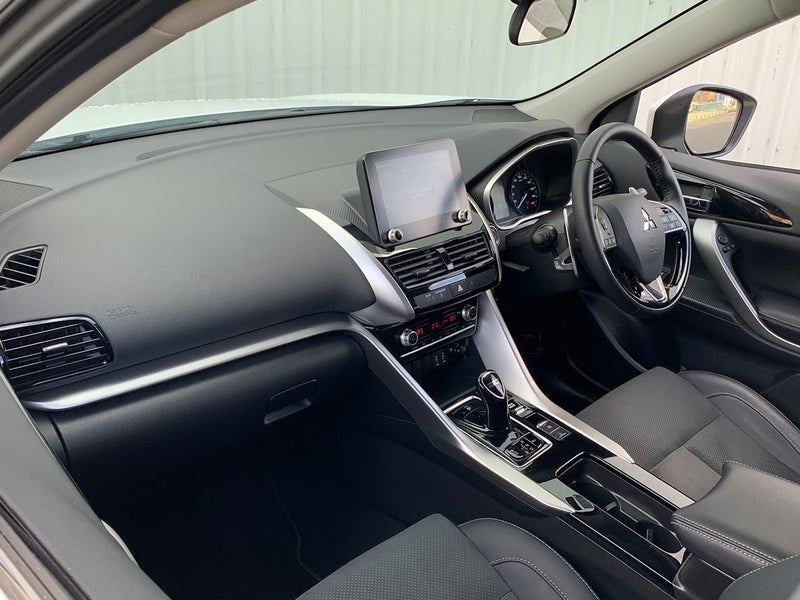 2025 Mitsubishi Eclipse Cross XLS PHEV Hybrid 4WD image 3