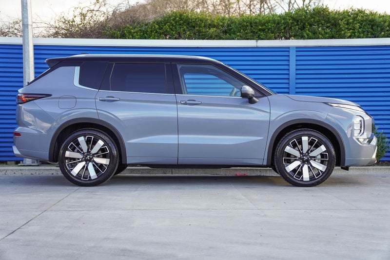 2025 Mitsubishi Outlander 2.5 Exceed 4x4 facelift image 3