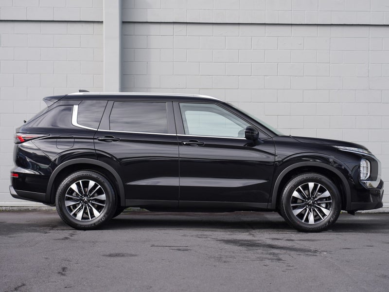 2025 Mitsubishi Outlander 2.5P LS 2WD image 3