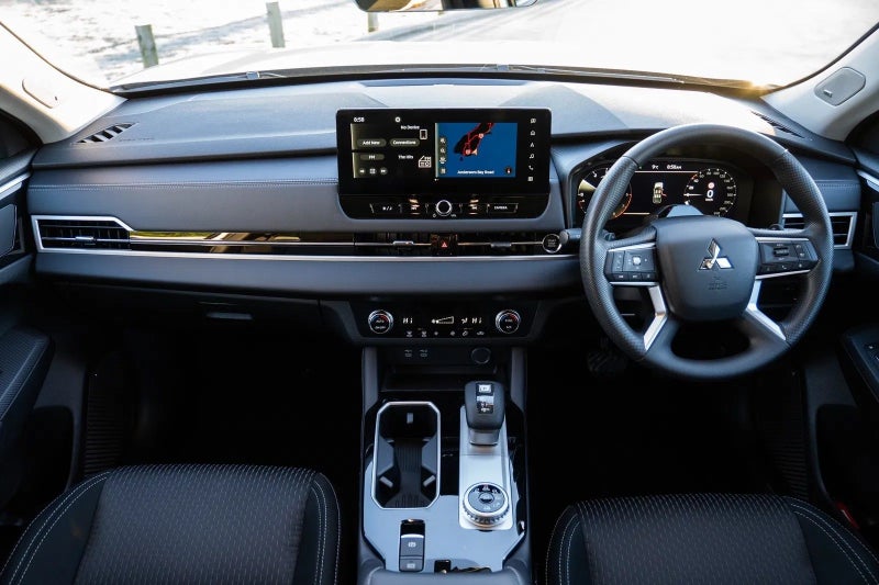 2025 Mitsubishi Outlander 2.5P LS 2WD CVT image 3