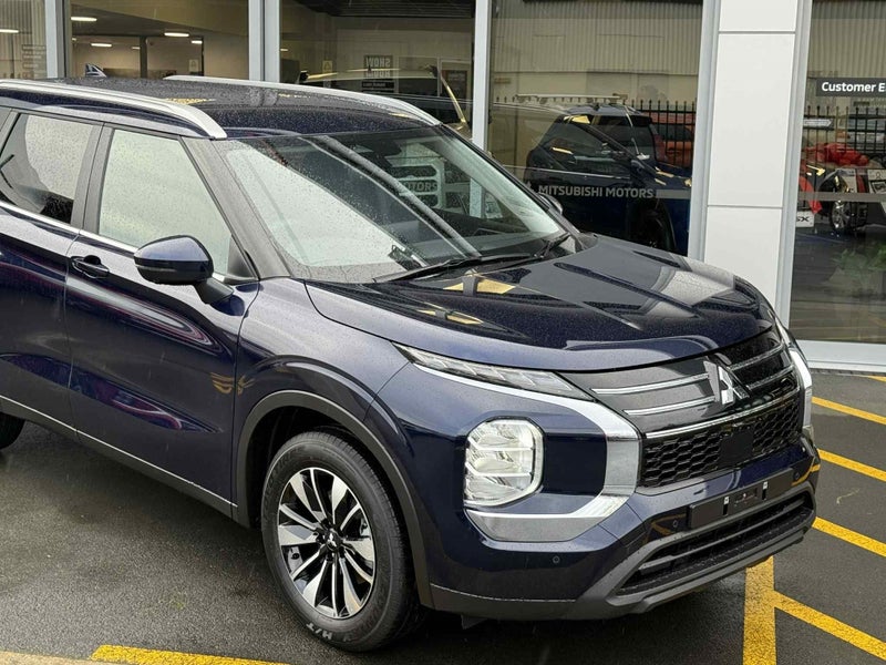 2025 Mitsubishi Outlander 2.5P LS 2WD CVT - 202... image 3