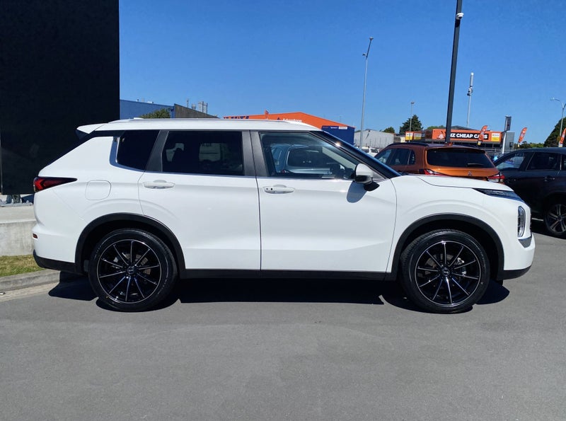 2025 Mitsubishi Outlander 2.5P LS 2WD CVT image 4