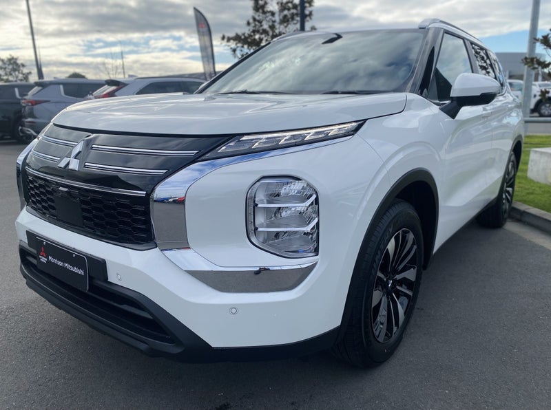 2025 Mitsubishi Outlander 2.5P LS 2WD CVT image 3