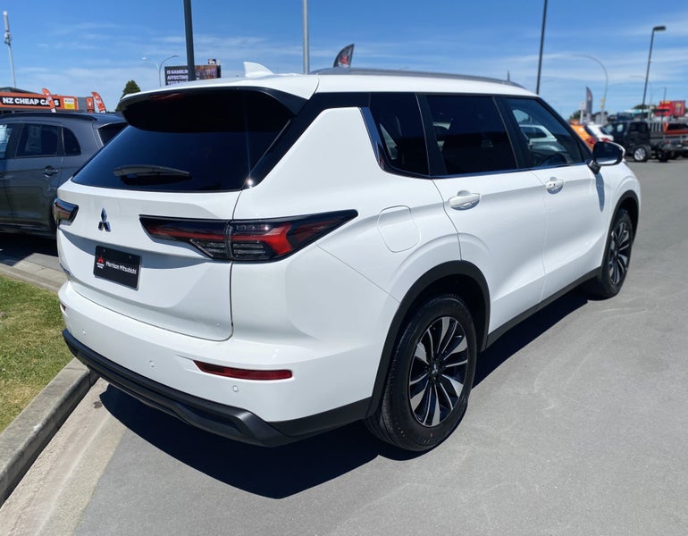 2025 Mitsubishi Outlander 2.5P LS 2WD CVT image 5