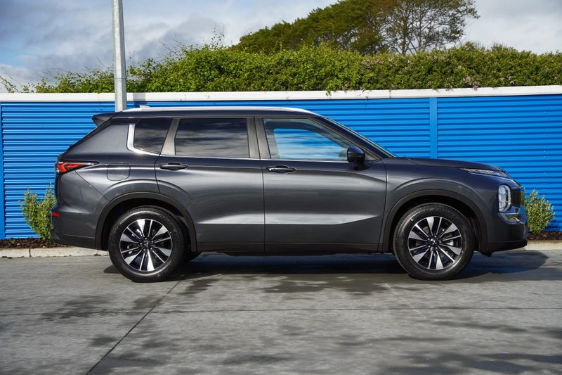 2025 Mitsubishi Outlander 2.5P LS 2WD CVT image 2