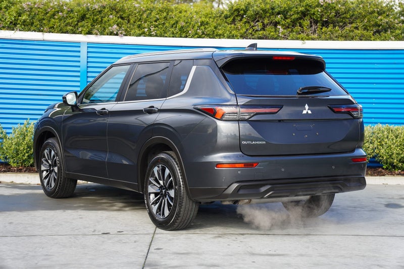 2025 Mitsubishi Outlander 2.5P LS 2WD CVT image 3