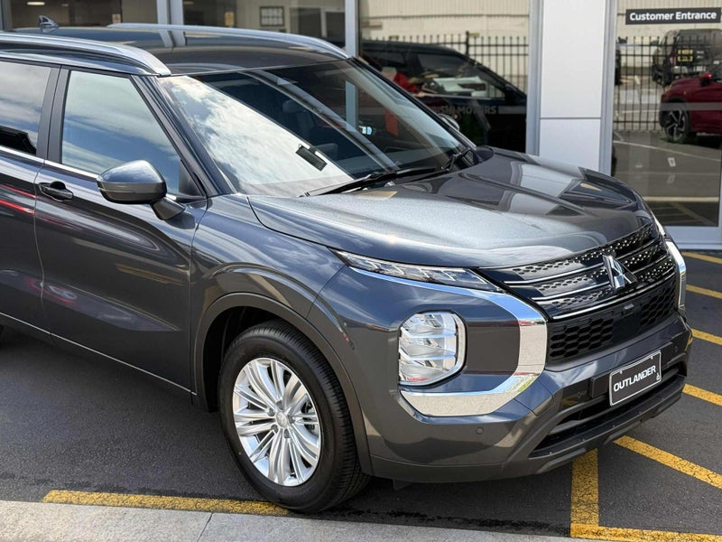 2025 Mitsubishi Outlander 2.5P LS 2WD CVT - RUN... image 2