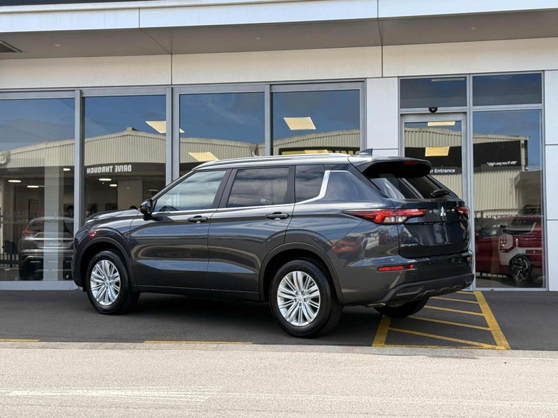 2025 Mitsubishi Outlander 2.5P LS 2WD CVT - RUN... image 4