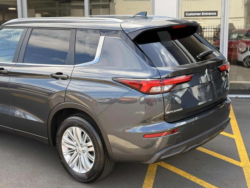 2025 Mitsubishi Outlander 2.5P LS 2WD CVT - RUN... image 5