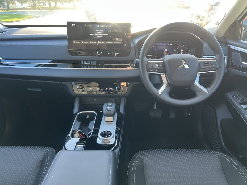 2025 Mitsubishi Outlander 2.5P LS 4WD CVT image 5