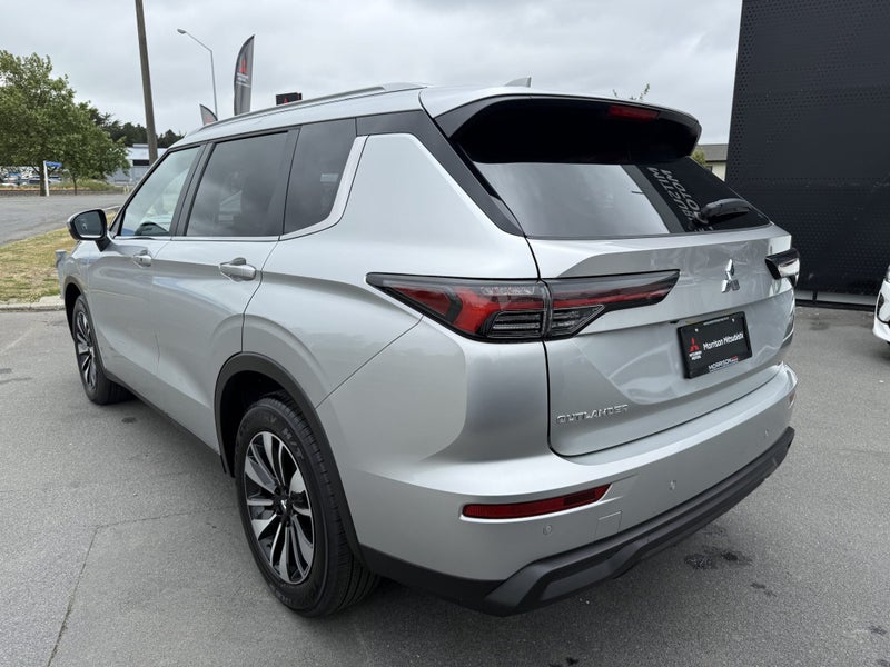 2025 Mitsubishi Outlander 2.5P LS 4WD CVT image 3