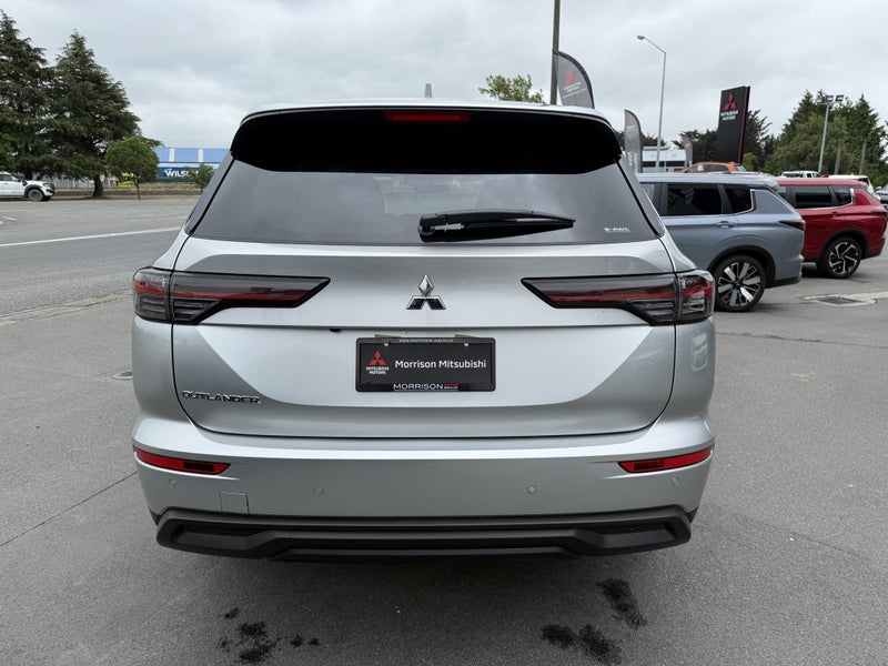 2025 Mitsubishi Outlander 2.5P LS 4WD CVT image 4