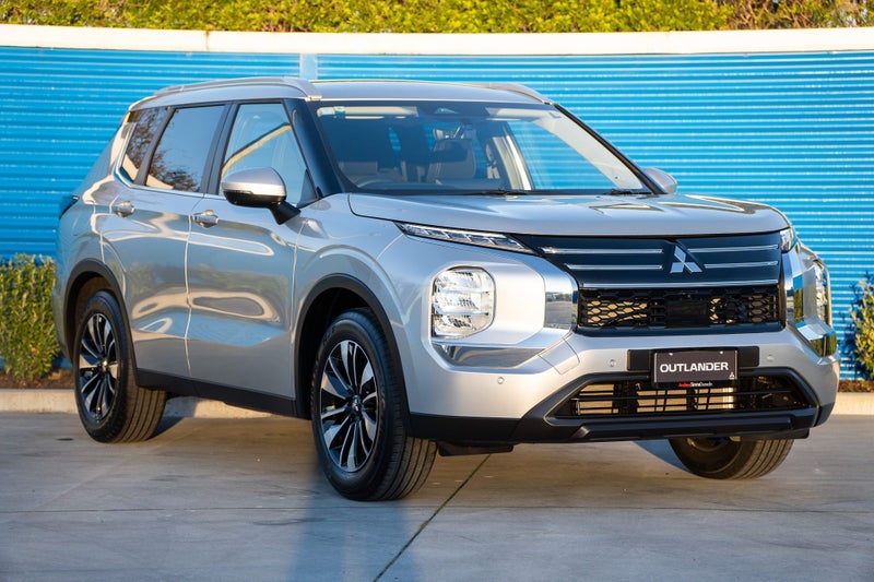 2025 Mitsubishi Outlander 2.5P LS 4WD CVT image 1