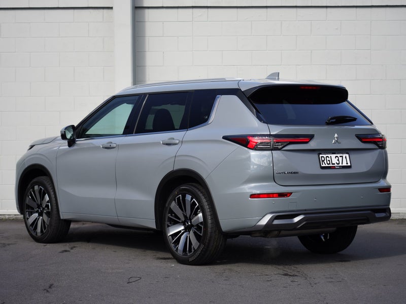 2025 Mitsubishi Outlander 2.5P VRX 2WD image 2
