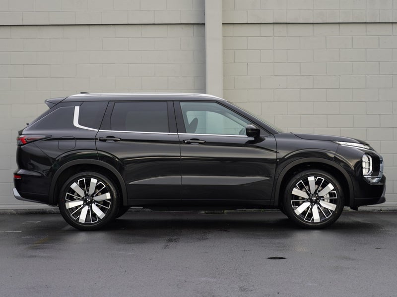 2025 Mitsubishi Outlander 2.5P VRX 2WD CVT image 3