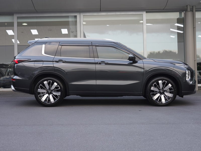 2025 Mitsubishi Outlander 2.5P VRX 2WD CVT image 3