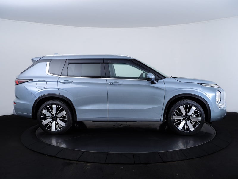 2025 Mitsubishi Outlander 2.5P VRX 2WD CVT image 4