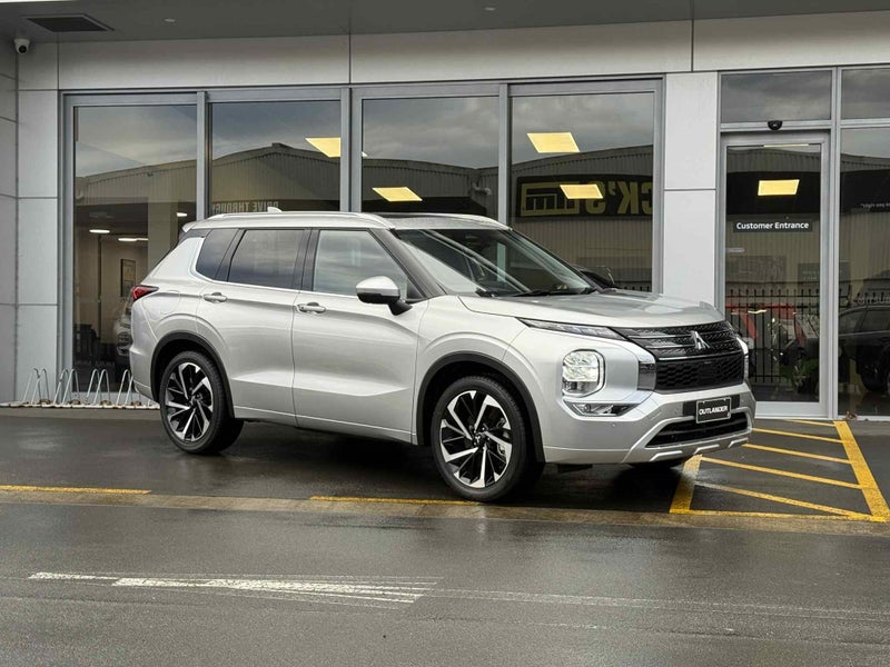 2025 Mitsubishi Outlander 2.5P VRX 2WD CVT - 7-... image 1