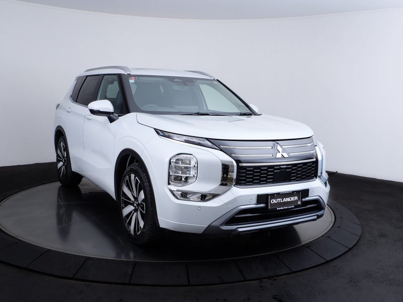 2025 Mitsubishi Outlander 2.5P VRX 2WD CVT 7 SE... image 1