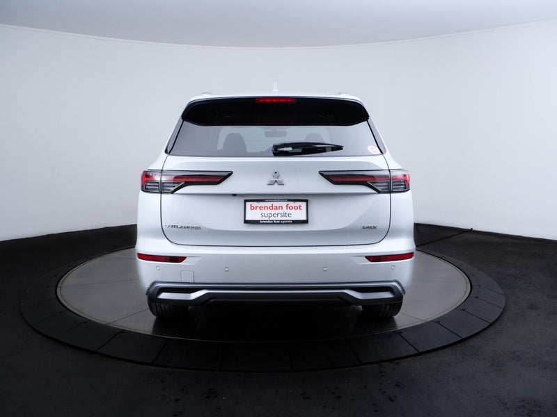 2025 Mitsubishi Outlander 2.5P VRX 2WD CVT 7 SE... image 2