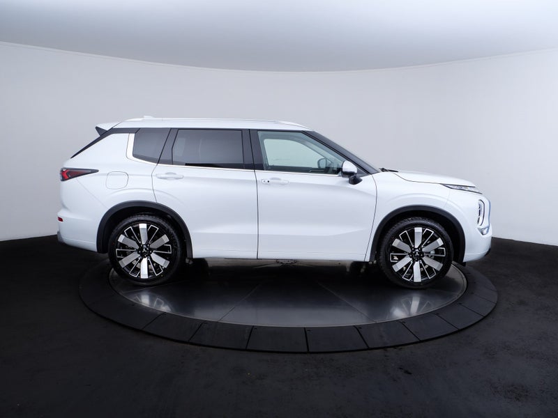 2025 Mitsubishi Outlander 2.5P VRX 2WD CVT 7 SE... image 4