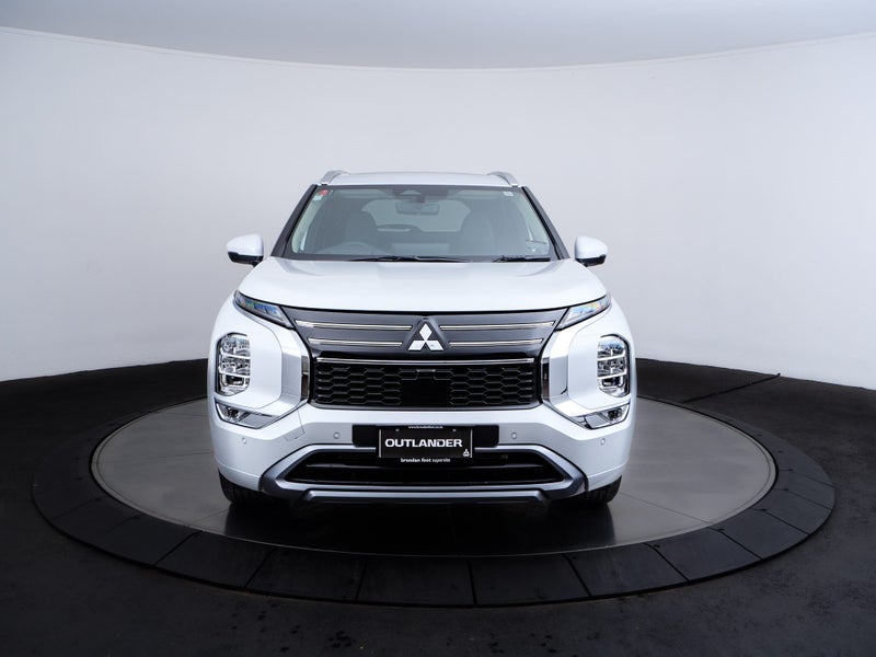 2025 Mitsubishi Outlander 2.5P VRX 2WD CVT 7 SE... image 5