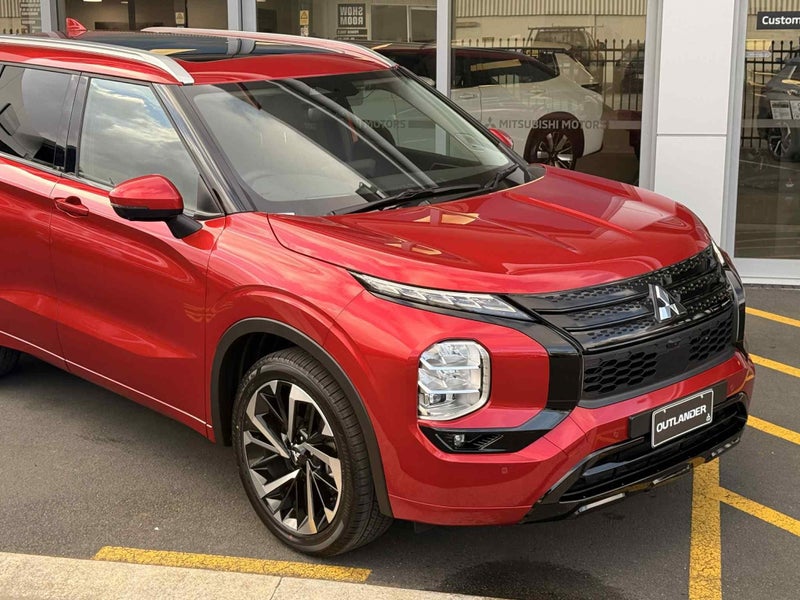 2025 Mitsubishi Outlander 2.5P VRX 2WD CVT - BL... image 3