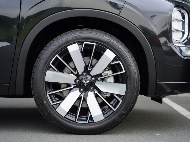 2025 Mitsubishi Outlander 2.5P VRX 4WD CVT image 4